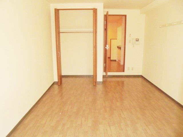 リファイン椥辻の居間写真