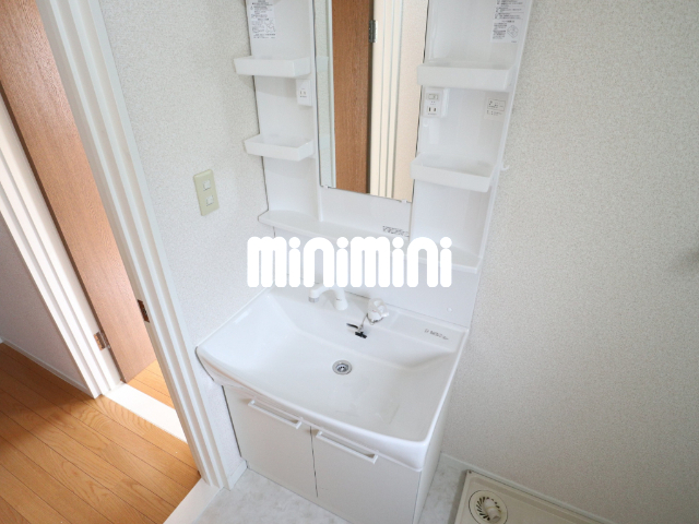 洗面設備　シャワー付き洗面化粧台