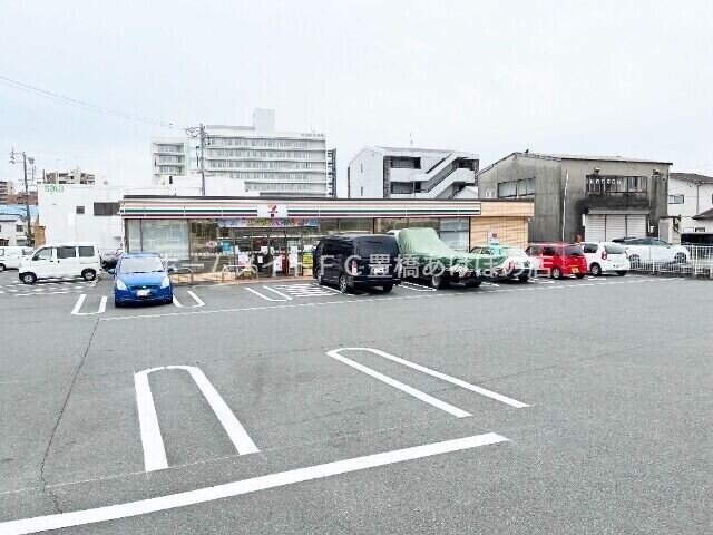 コンビニ　セブンイレブン豊橋立花町店（コンビニ）まで875m