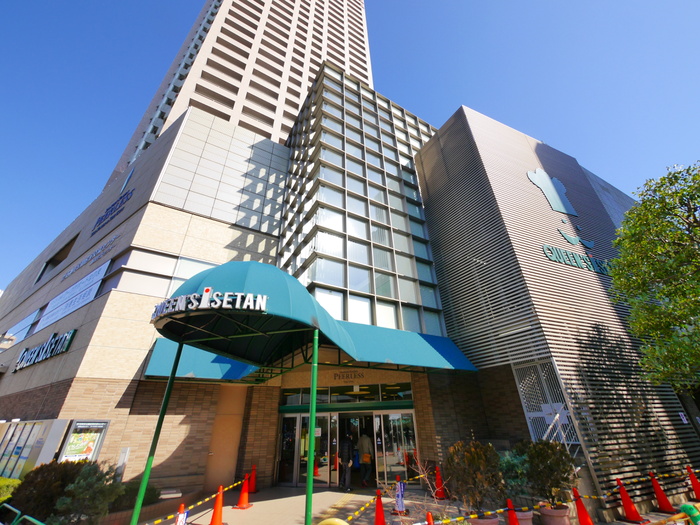 スーパー　駅前「クイーンズ伊勢丹」（スーパー）まで180m