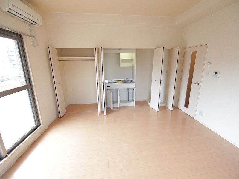 その他部屋・スペース　洋室10.2帖　クローゼット（収納充実してます）