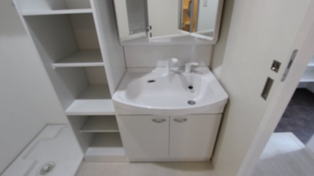 洗面設備　同物件別号室のものです。