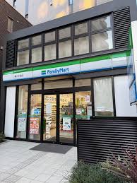 コンビニ　ファミリーマート湊二丁目店（コンビニ）まで241m