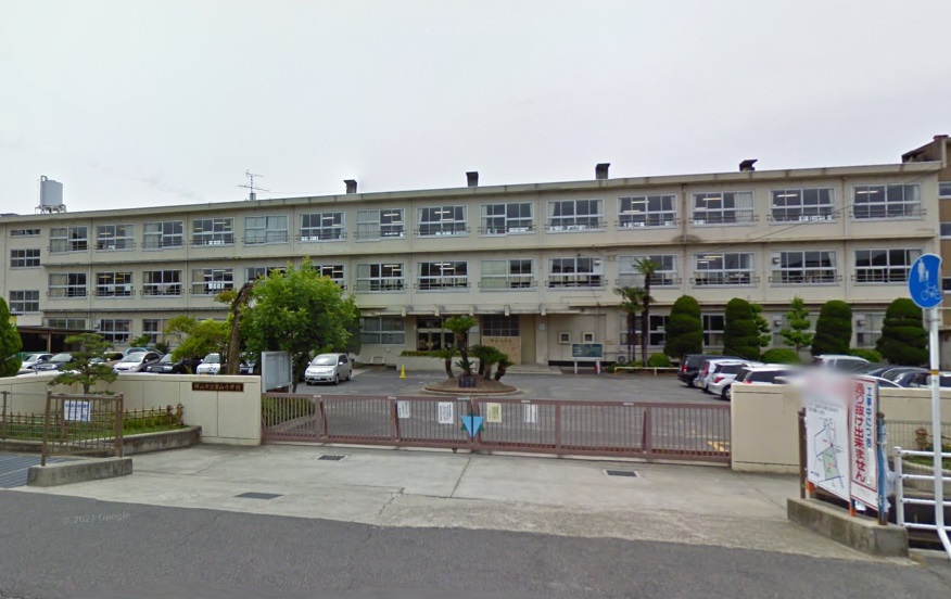 小学校　岡山市立富山小学校（小学校）まで935m