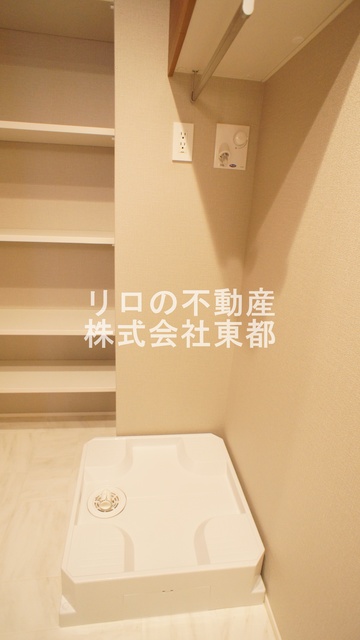 その他　洗濯機置き場は室内にあるので雨に濡れる心配はありません。