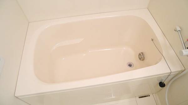 バス・シャワールーム　清潔感ある浴室です。