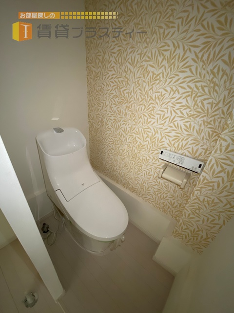 トイレ　シャワートイレ完備。