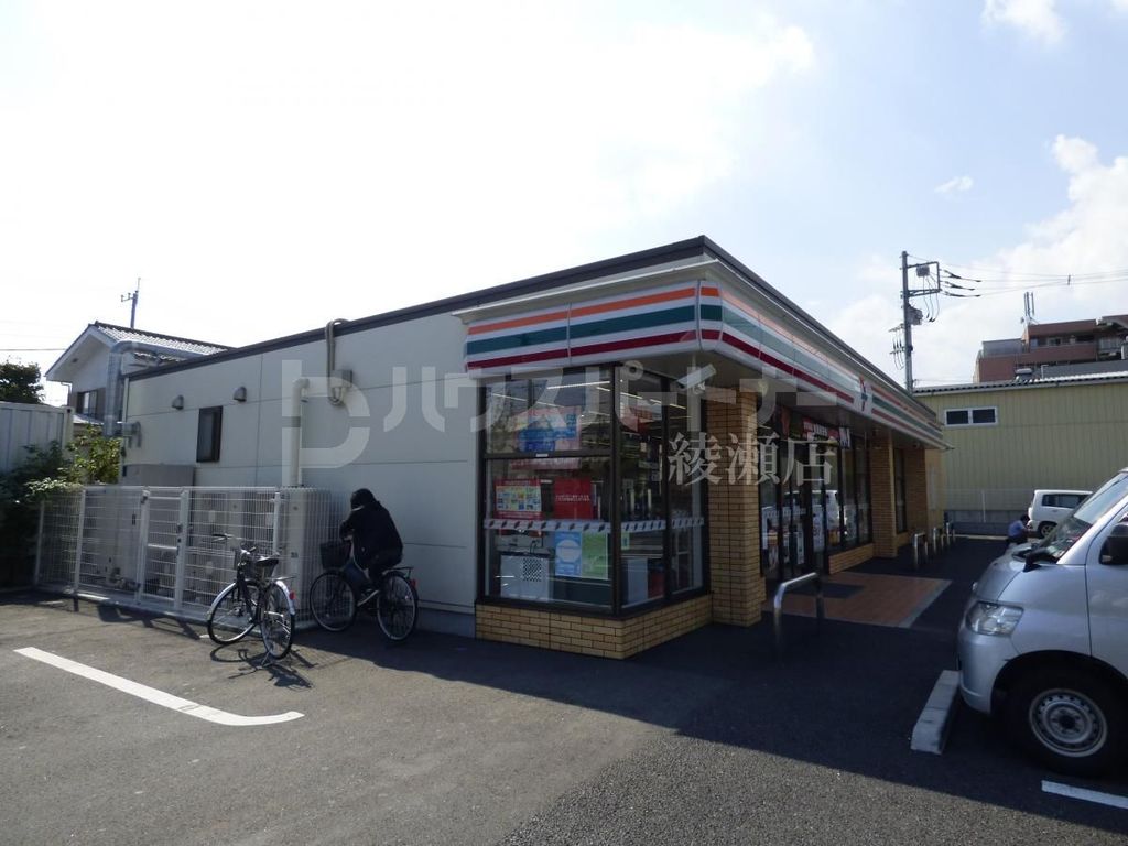 コンビニ　セブンイレブン足立南花畑2丁目店（コンビニ）まで240m