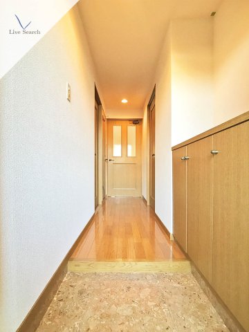 玄関　別部屋の写真です