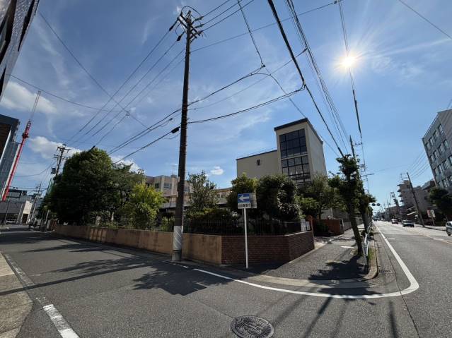 中学校　黄金中学校（中学校）まで593m