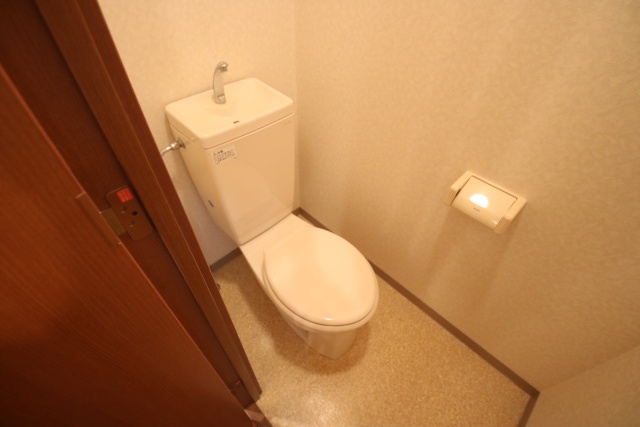 トイレ　※別室の参考写真の為、現況優先です。