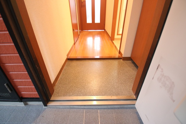 玄関　※別室の参考写真の為、現況優先です。