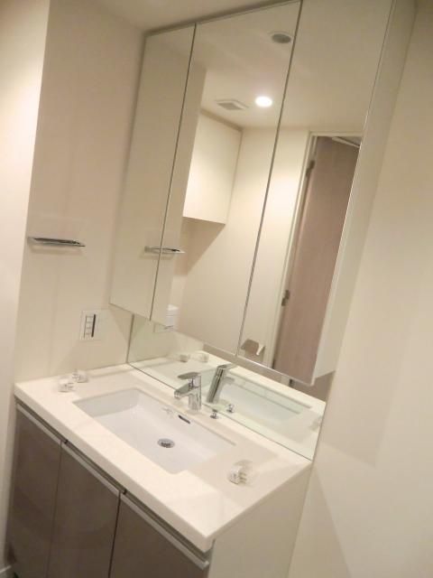 洗面設備　★収納たっぷり３面鏡洗面化粧台★