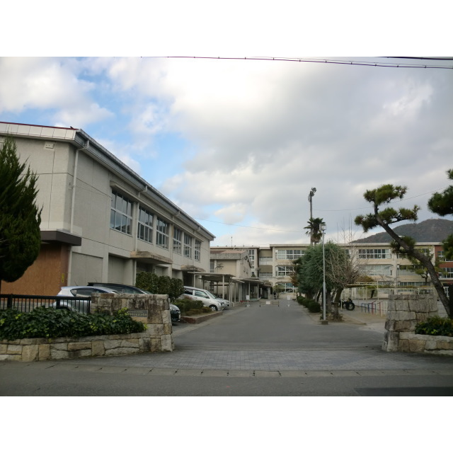 小学校　長良小学校　　３４（小学校）まで720m