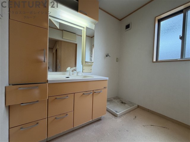 洗面設備　収納豊富