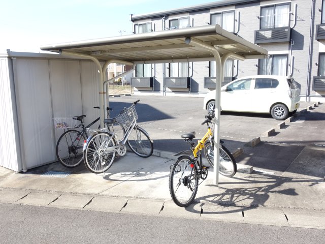 その他部屋・スペース　衣服をたくさん掛けられます。