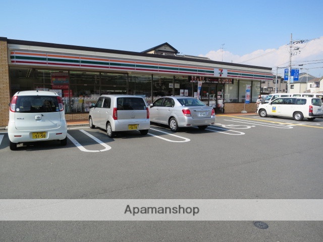 コンビニ　（コンビニ）まで128m