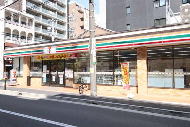 コンビニ　セブン－イレブン　名古屋泉１丁目店（コンビニ）まで72m