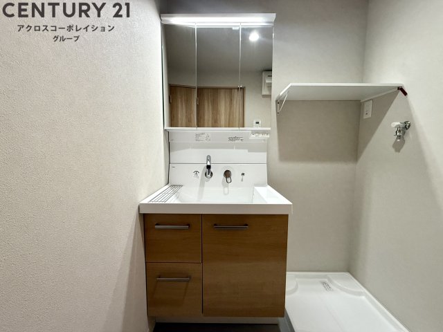 洗面設備　室内に洗濯機置き場があります