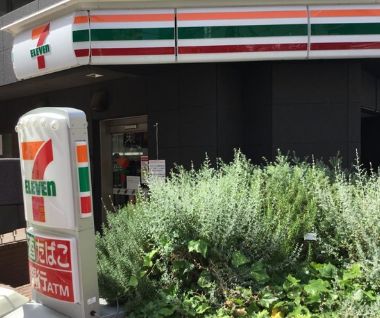 コンビニ　セブンイレブン新宿御苑前本通り店（コンビニ）まで157m