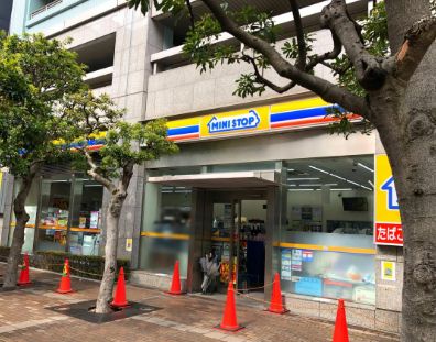 コンビニ　ミニストップ新宿花園通り店（コンビニ）まで284m