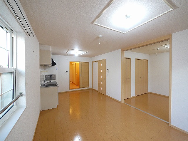 居室・リビング　こちらの居間で趣味の時間をお楽しみください