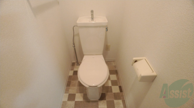 トイレ　白くてきれいなシンプルで使いやすい落ち着けるトイレです。