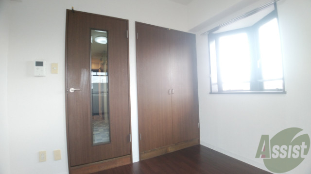 収納　リビングにございます収納になります。程よく便利なサイズ