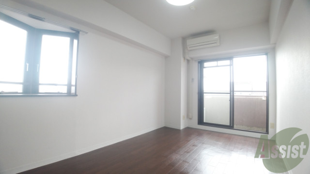 その他部屋・スペース　ベッドも置けるリビングは寝室も兼ねることができます