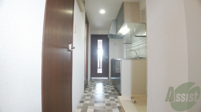 玄関　玄関からの様子ですリビングまでつながる廊下はきれいですね。