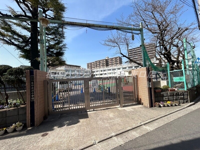 小学校　北区立第四岩淵小学校（小学校）まで230m