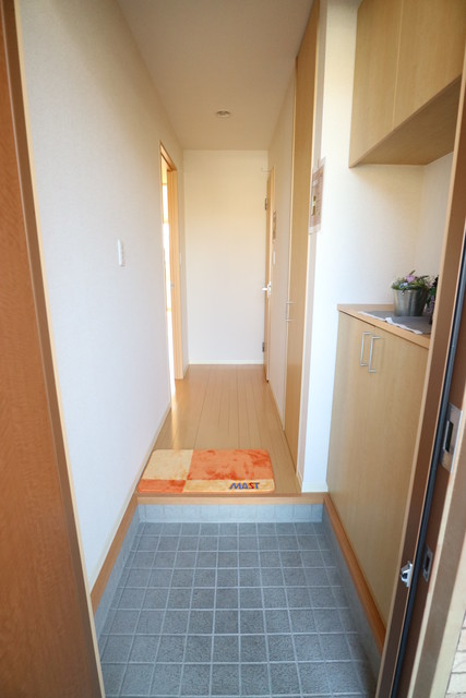 玄関　家具は付きません。