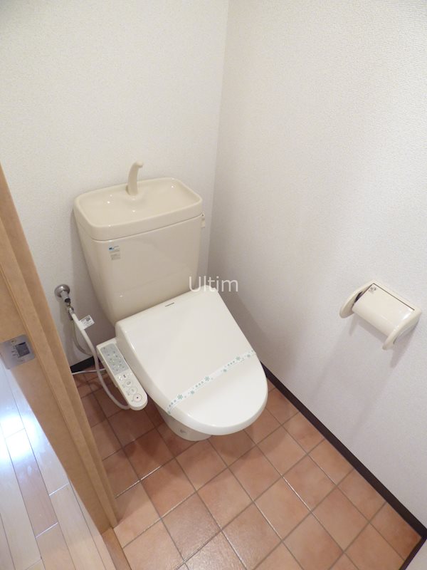 トイレ　違うお部屋の写真です。ご参考までに