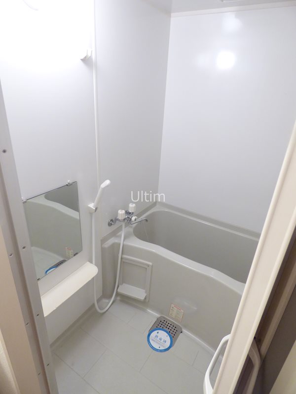 バス・シャワールーム　違うお部屋の写真です。ご参考までに