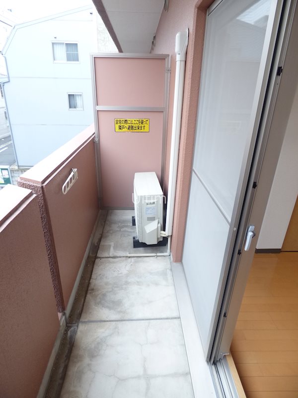 バルコニー　違うお部屋の写真です。ご参考までに