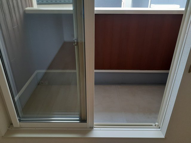 バルコニー　暖かな日差しのふりそそぐバルコニー