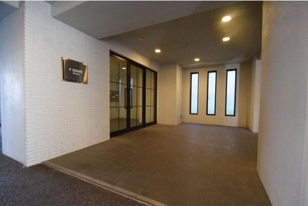 エントランス　初期費用分割可★ご希望の場所まで無料送迎サービス付♪