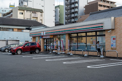 コンビニ　セブンイレブン 名古屋泉3丁目店（コンビニ）まで282m