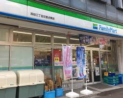 コンビニ　ファミリーマート四谷三丁目交差点東店（コンビニ）まで239m