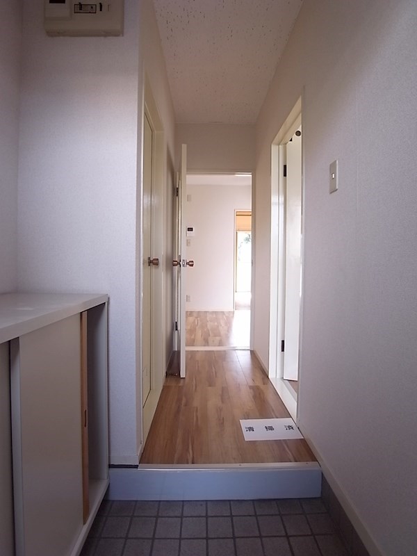 玄関　※別部屋参考写真