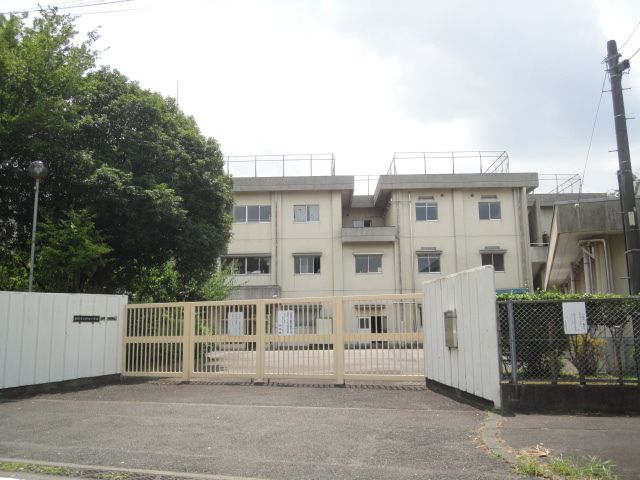 小学校　八王子市立仲田小学校（小学校）まで628m