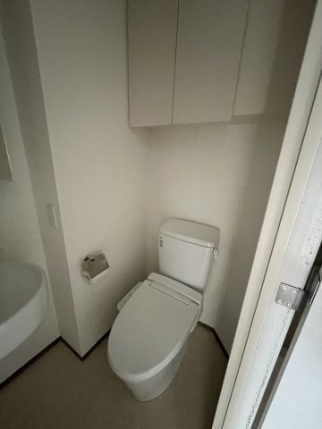 トイレ　温水洗浄便座です。