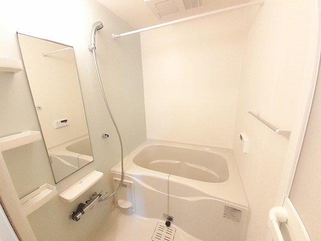 バス・シャワールーム　落ち着いた空間のお風呂です