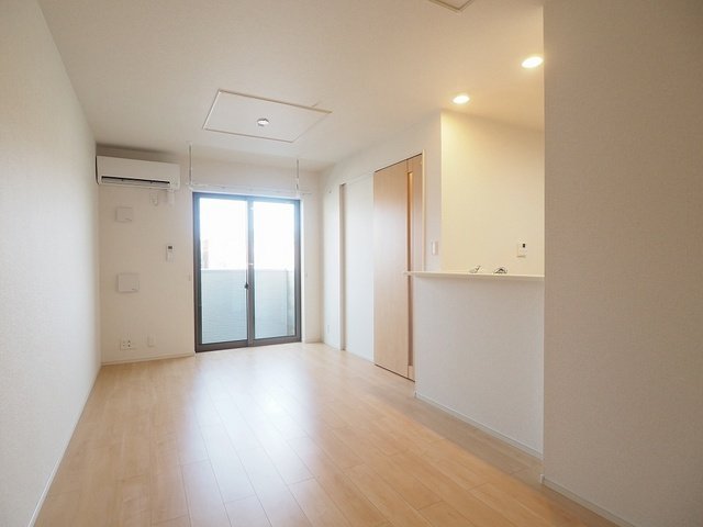 居室・リビング　こちらの居間で趣味の時間をお楽しみください