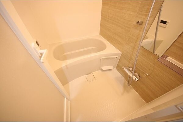 バス・シャワールーム　落ち着いた空間のお風呂です