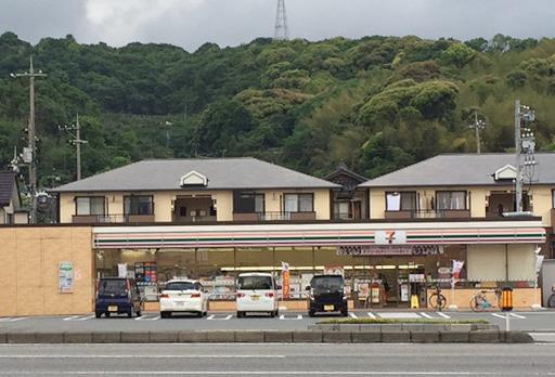 コンビニ　セブンイレブン下関長府警察署前店（コンビニ）まで395m