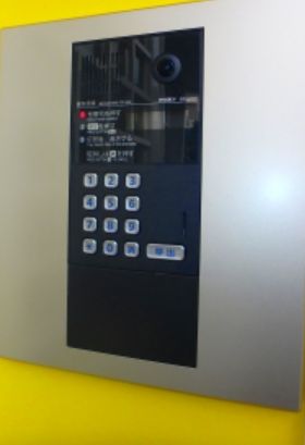 エントランス　オートロック完備で安心