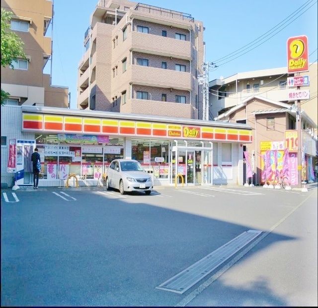 コンビニ　デイリーヤマザキ戸塚東口店（コンビニ）まで306m