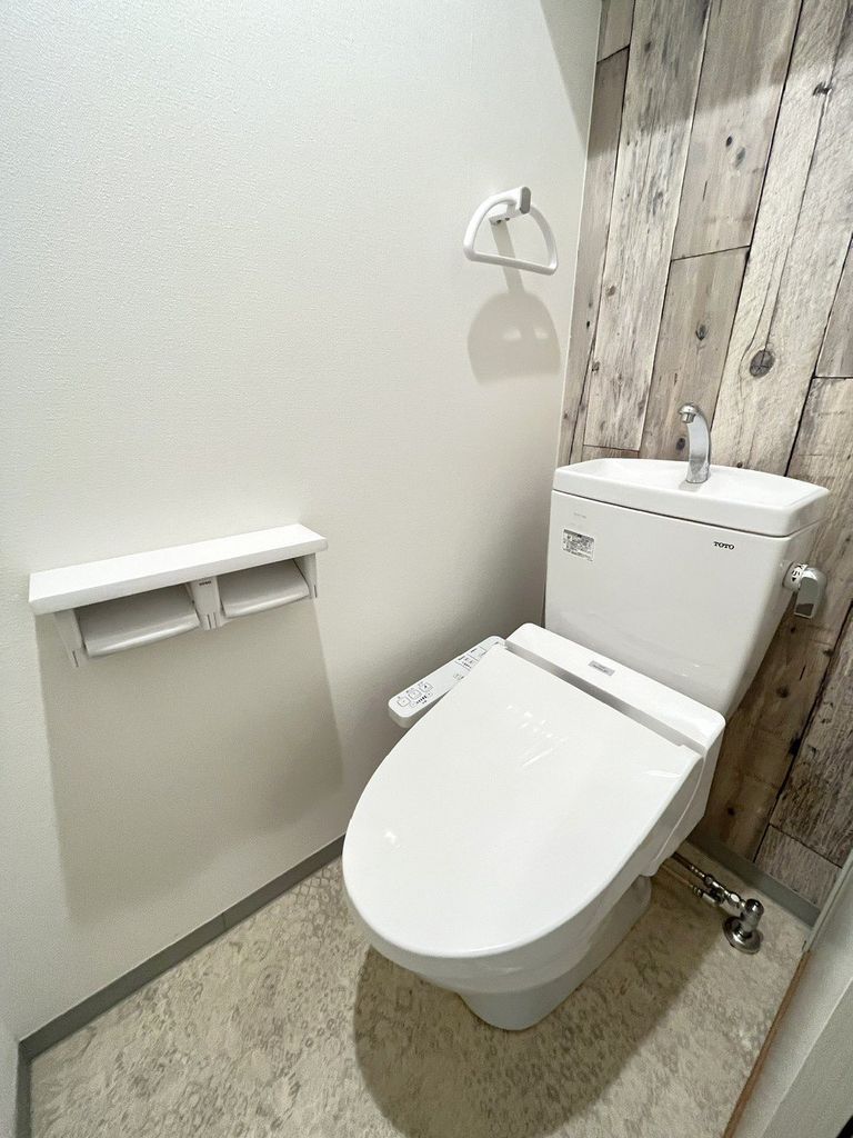 トイレ　※代表タイプの写真のため実際と異なる場合がございます