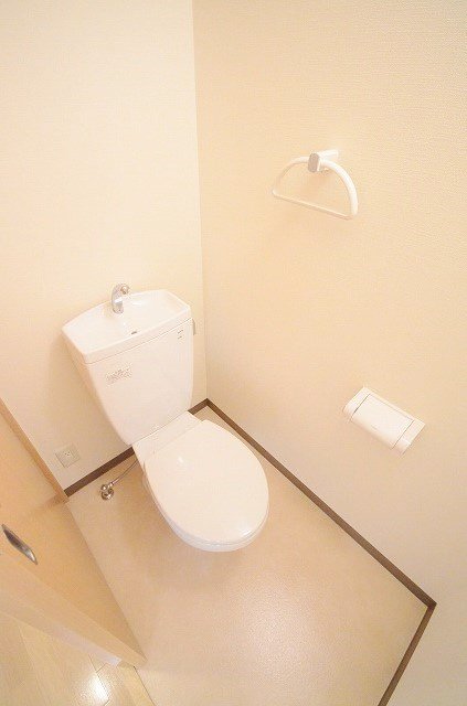 トイレ　別号室の写真です